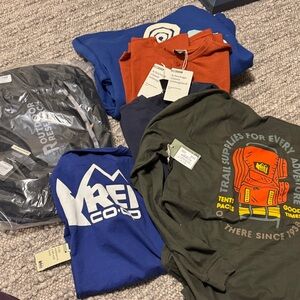 REI guys size small shirt bundle & Adventure Graphic Tees- & 130 dollar OR pack